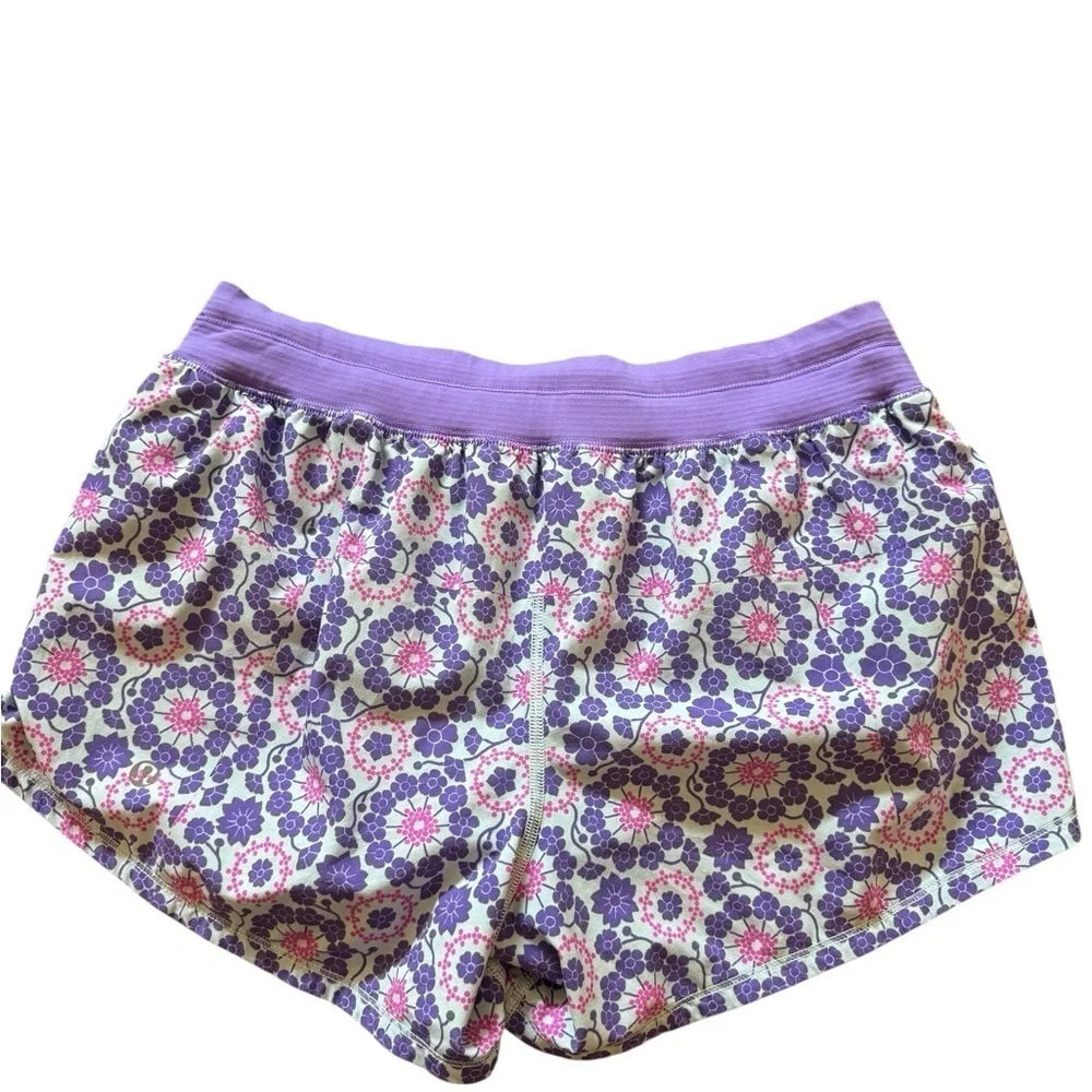 VTG Lululemon Run: Breeze By Shorts Size 6